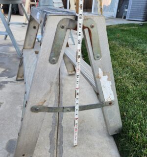 y46- fold up step ladder - Image 2
