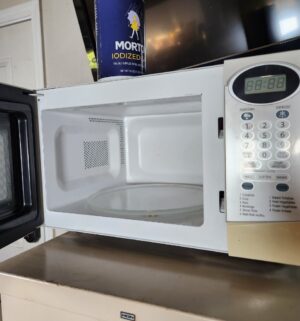 y53- Sharp Microwave. Tested/works - Image 2