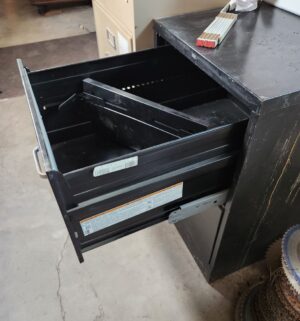 y55- Hon 2 Drawer legal size file cabinet - Image 2