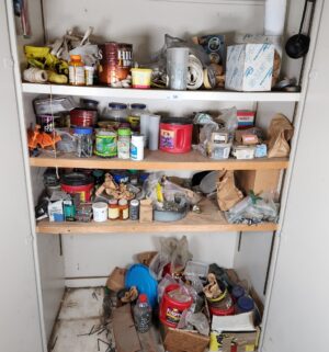 y59- Contents of the supply closet - Image 1