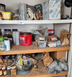 y59- Contents of the supply closet - Image 3