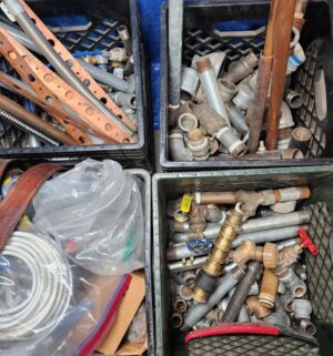 y73- threaded pipe, brass, copper items - Image 3