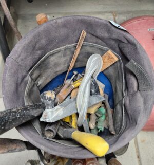 y94- contractors bucket w/ tools - Image 3