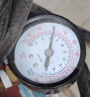y95- 300psi air tank w/ hose - Image 2