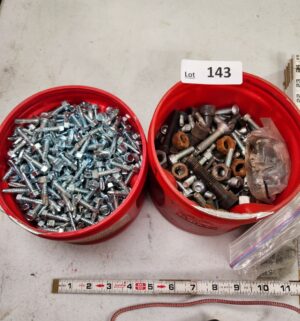 y143- botls, screws - Image 1