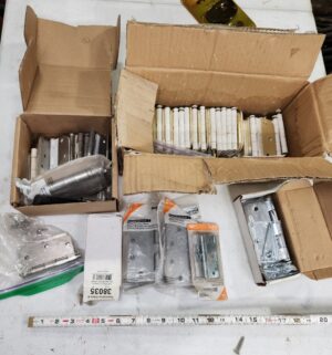 y145- various hinges - Image 1