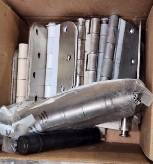 y145- various hinges - Image 4