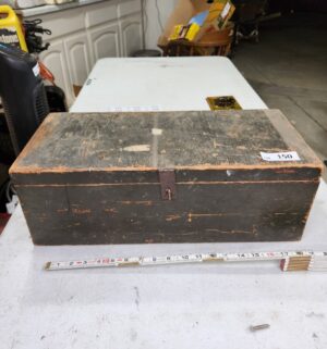 y150- vintage wooden box w/ bait - Image 1