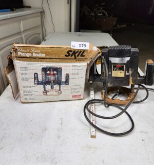 y179- skil plunge router - Image 1