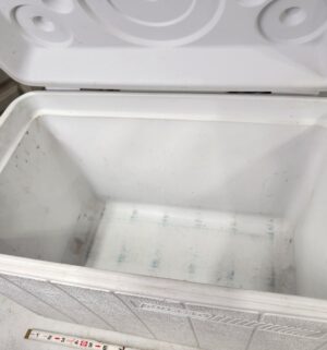 y184- coleman cooler w/ handle - Image 2
