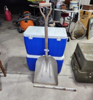 y186- aluminum shovel - Image 1