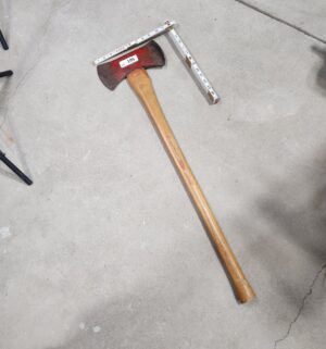 y195- double bit axe - Image 2