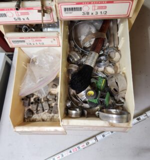 y201- organizer w/ contents - Image 3
