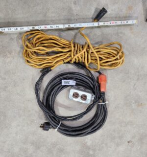 y205- 2 heavy duty extension cords - Image 1