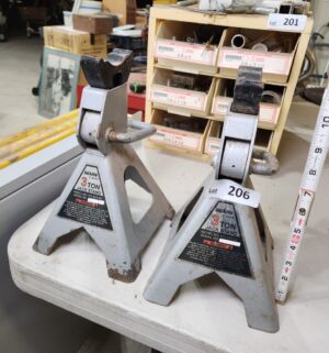 y206- sears 3 ton jack stands - Image 1