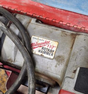 y207- milwaukee 1 1/2in rotary hammer - Image 2