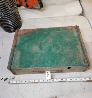 y221- vintage coleman camp stove - Image 2