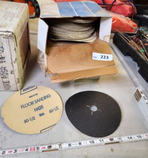 y223- 2 boxes of sand paper - Image 1
