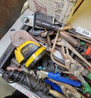y224- tray of tools - Image 2