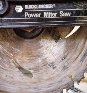 y238- black & decker 10 inch miter saw. Tested/works - Image 3