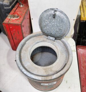 y246- Old Pal galvanized steel minnow bucket - Image 3