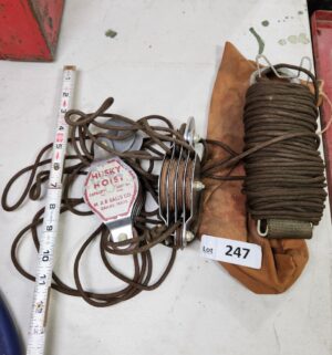 y247- vintage husky hoist - Image 1