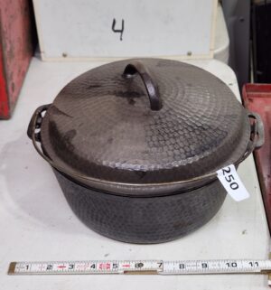 y250- vintage cast iron stock pot. No brand - Image 1