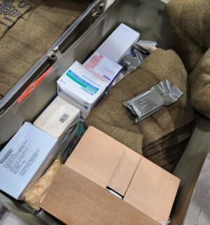 y272- US Army First Aid Set Shelter Field - Image 5