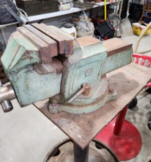 y276- Green 150 Machinist bench vise w/ custom stand - Image 4