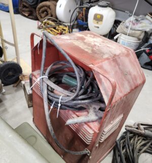 y277- Lincoln Arc Welder 225 Amp. Powers on. Includes all supplies - Image 5