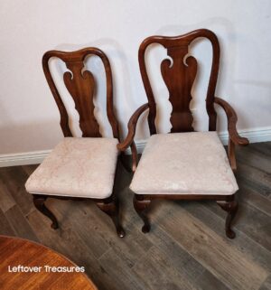 y288- Stunning 6 Chair Dining Table. Amazing Condition - Image 2