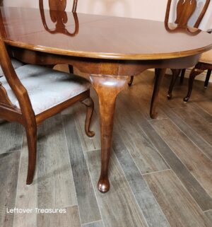 y288- Stunning 6 Chair Dining Table. Amazing Condition - Image 5