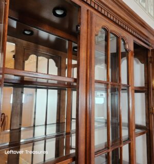 y289- 2 Piece Lighted China Hutch. Amazing Condition. Loading Assistance Available - Image 2