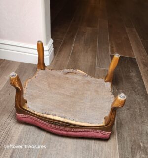 y290- vintage footstool featuring a floral needlepoint - Image 4