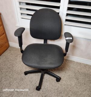 y295- office chair - Image 1