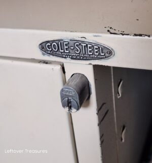 y301- cole steel cabinet. No key. Do not push button. Cabinet will lock - Image 3