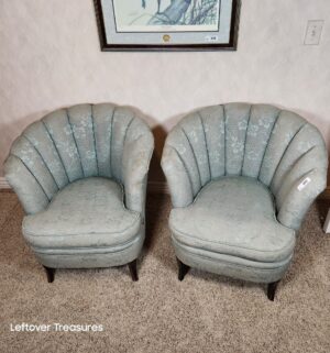 y306- pair of Art Deco style tub chairs featuring shell-shaped backs - Image 1