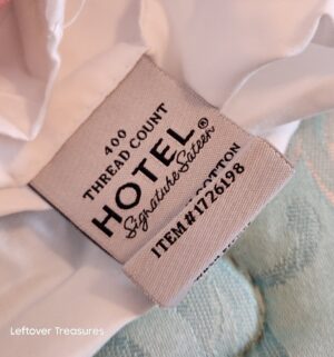 y309- Queen Bedding & Pillows only - Image 3