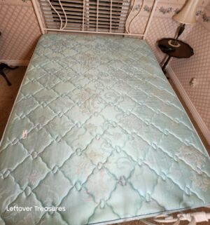 y310- Queen Mattress & Boxspring. No Frame - Image 2