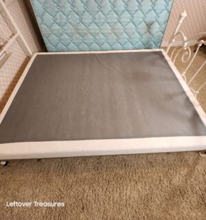 y310- Queen Mattress & Boxspring. No Frame - Image 3