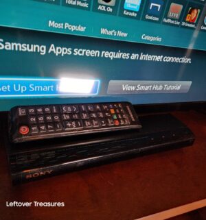 y316- 32 inch samsung smart tv w/ sony dvd player - Image 2