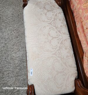 y319- Pulaski Salerno bed bench - Image 2