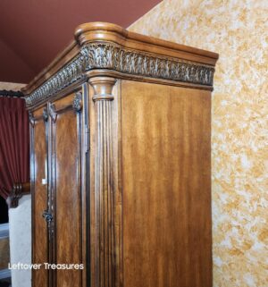 y322- Stunning Pulaski Sauvignon Armoire. - Image 3