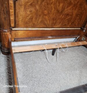 y483-Pulaski Furniture San Mateo Eastern King Poster Bed. Buyer to provide their own assistance/tools/help to load. - Image 6