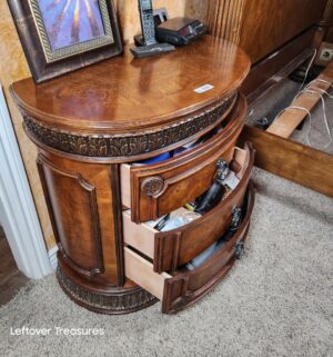 y323- Pulaski Furniture Dresser Chest - Image 2
