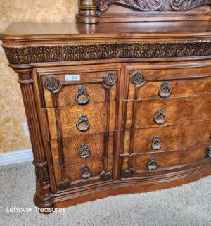 y326- GORGEOUS Pulaski 12 Drawer Long Dresser w/ Mirror. IMMACULATE Condition. Loading Assistance Available - Image 2