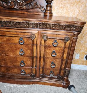 y326- GORGEOUS Pulaski 12 Drawer Long Dresser w/ Mirror. IMMACULATE Condition. Loading Assistance Available - Image 3