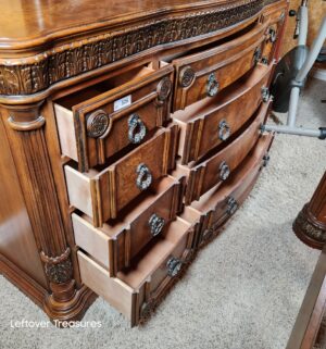 y326- GORGEOUS Pulaski 12 Drawer Long Dresser w/ Mirror. IMMACULATE Condition. Loading Assistance Available - Image 8