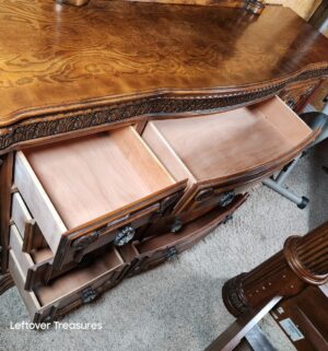 y326- GORGEOUS Pulaski 12 Drawer Long Dresser w/ Mirror. IMMACULATE Condition. Loading Assistance Available - Image 9