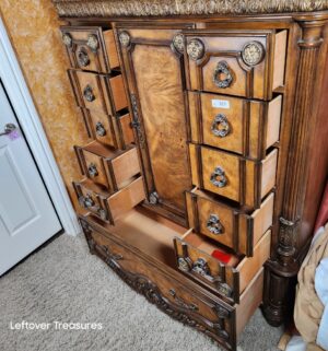 y327- Immaculate Pulaski Dresser Chest. Loading Assistance Available - Image 3
